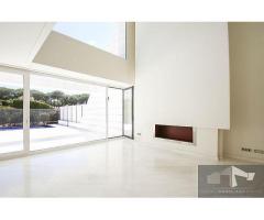 Chalet con terraza y carpintería de aluminio La finca Madrid