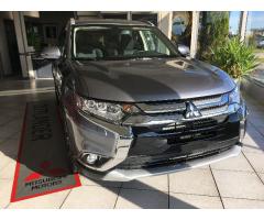 MITSUBISHI Outlander  220di-d Motion 4wd