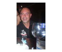 Me gustaría conocer a una chica simple, lindo, que creen en la amistad y el amor.