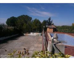 Amplio chalet con finca de 1700ms Chinchon