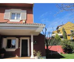 Chalet con garaje y trastero Cobeña