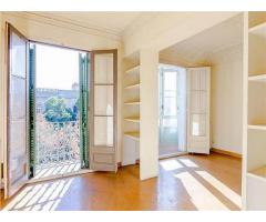 Piso con balcón y 3 habitaciones Eixample Barcelona