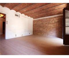 Apartamento con ascensor y suelos de parquet Ciutat vella Barcelona