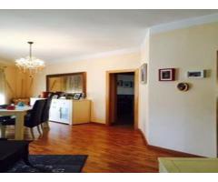 Piso con carpintería de aluminio y despacho Sant martí Barcelona